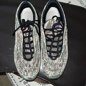 Nike air max camouflage Size 9 excellent condition
